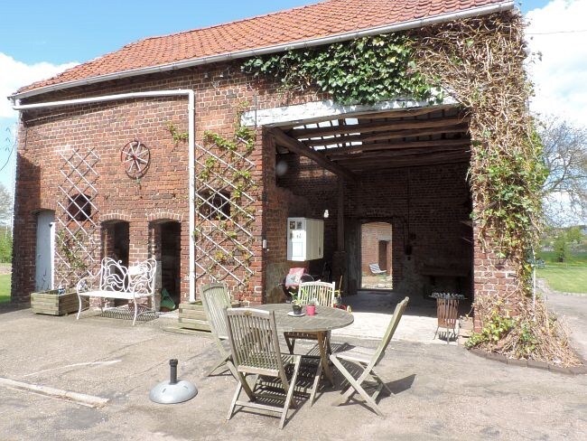 Charming renovated farmhouse on approximately 29 acres in Waanrode (Kortenaken). 