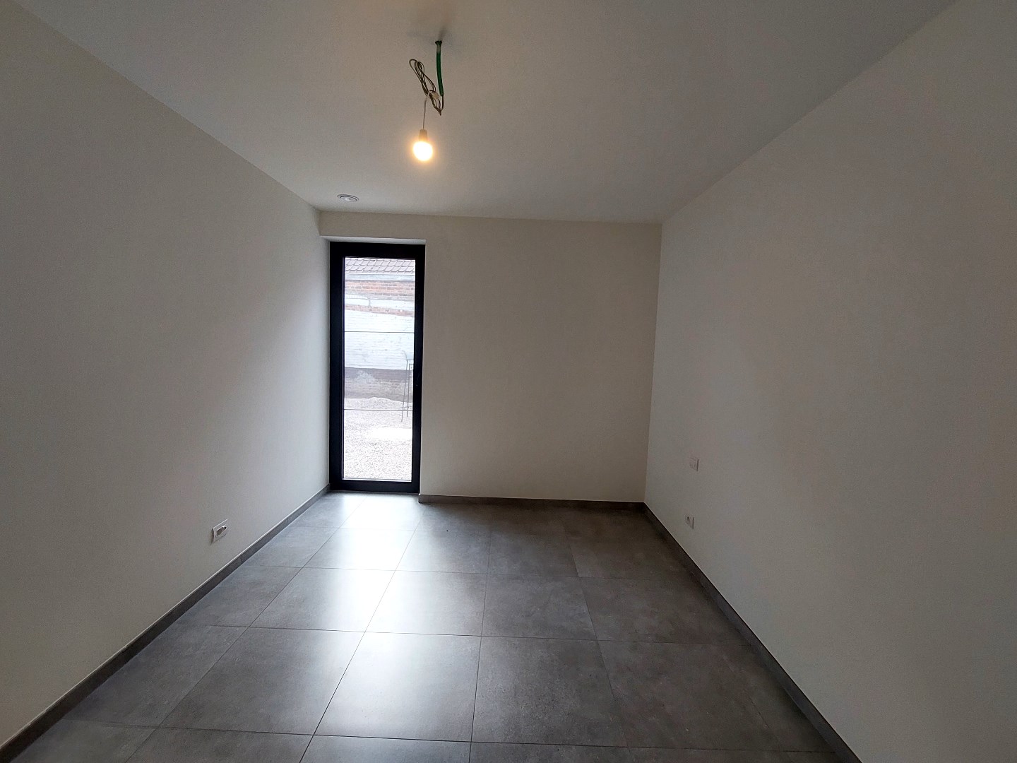 Modern gelijkvloers appartement met tuin en twee slaapkamers 