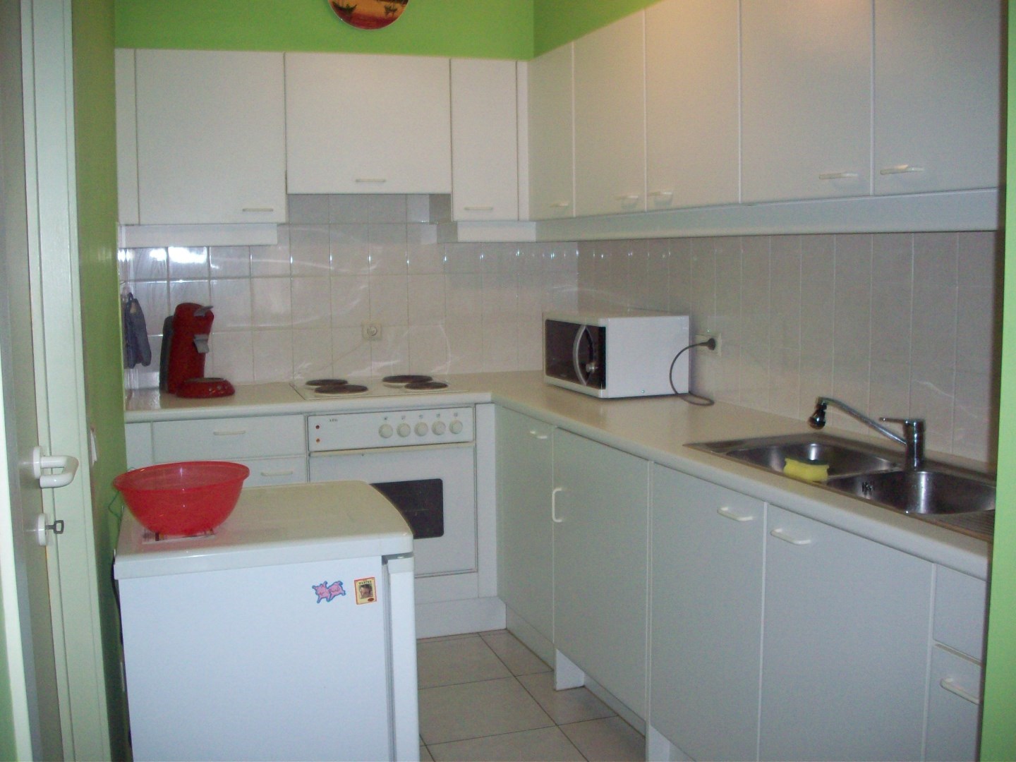Opbrengsteigendom met 8 appartementen en 10 garages te koop in Zulte. 