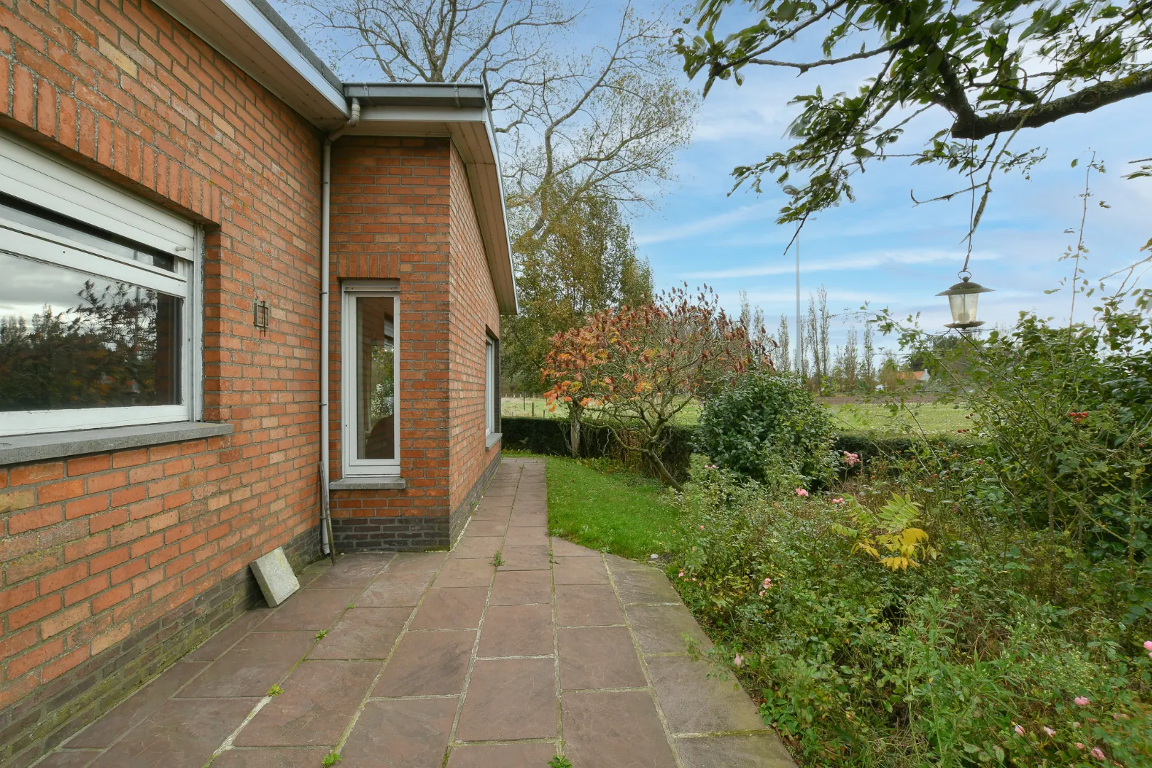 Ruime bungalow met 4 slaapkamers in rustige straat te Oudenburg. 