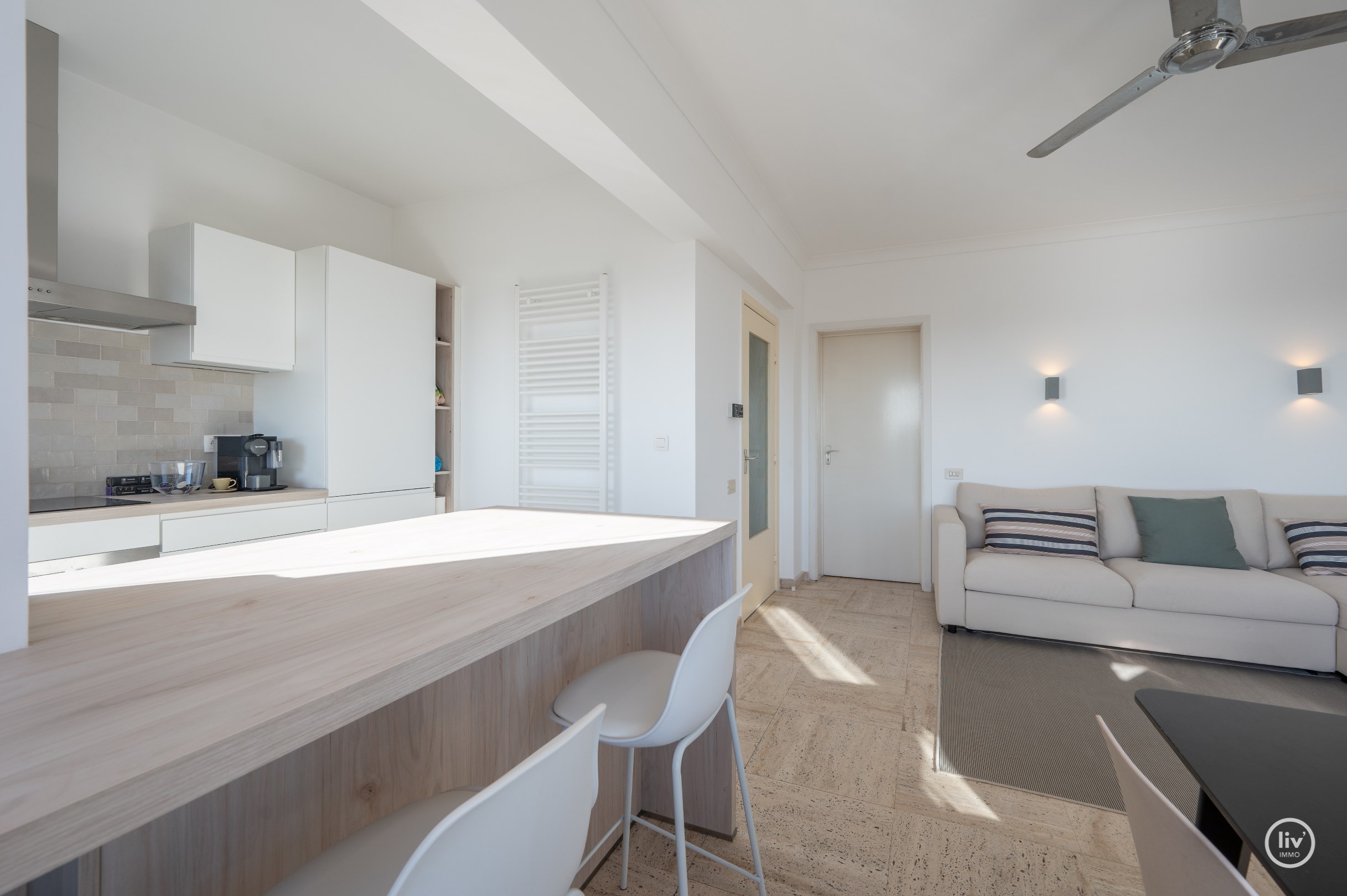 Aangenaam appartement met mooie gevelbreedte en open zicht over de villas in Knokke. 