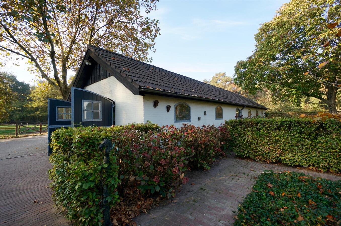 Equestrian complex on approximately 3,4 ha in Nuenen (North-Brabant NL) 