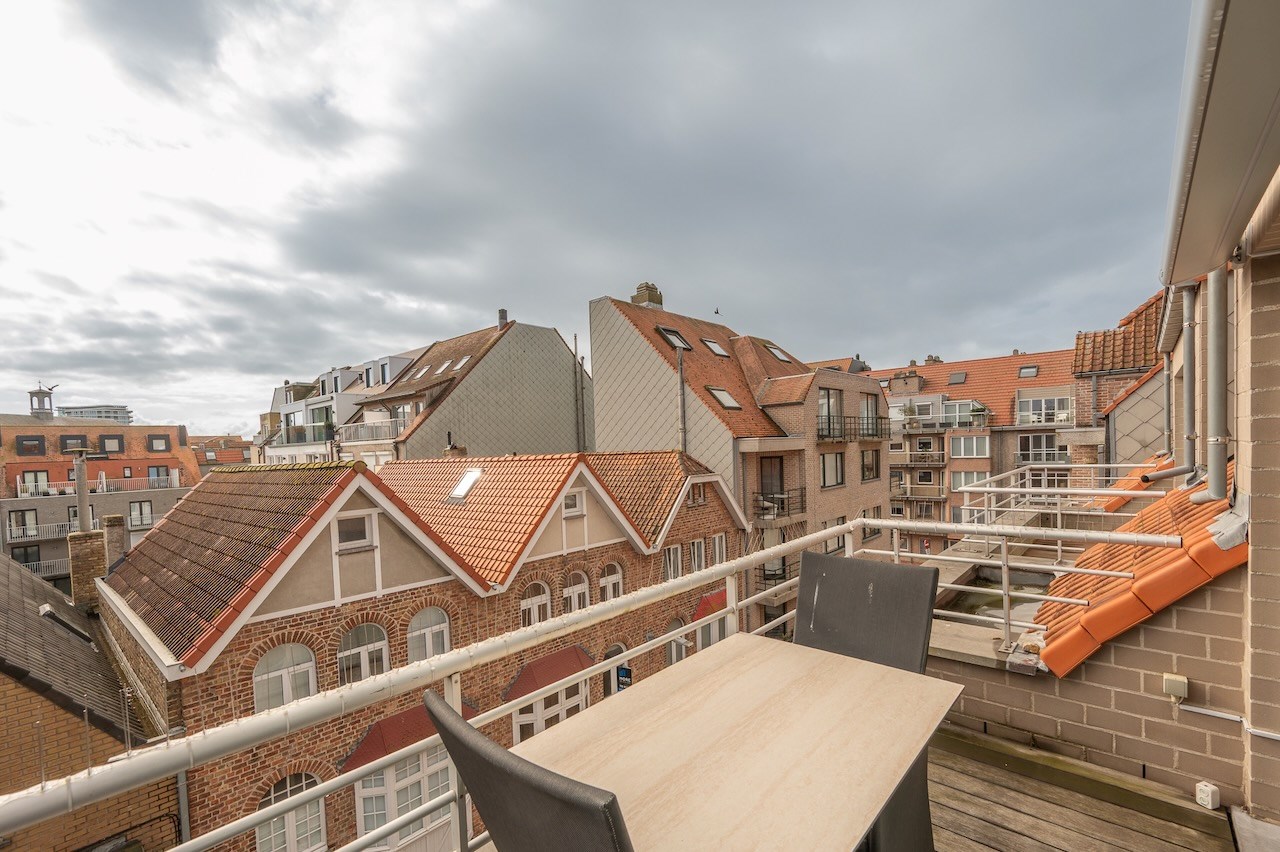 Penthouse lumineux et orient&#233; sud-ouest situ&#233; dans une petite rue calme de l&#39;anim&#233;e Lippenslaan. 