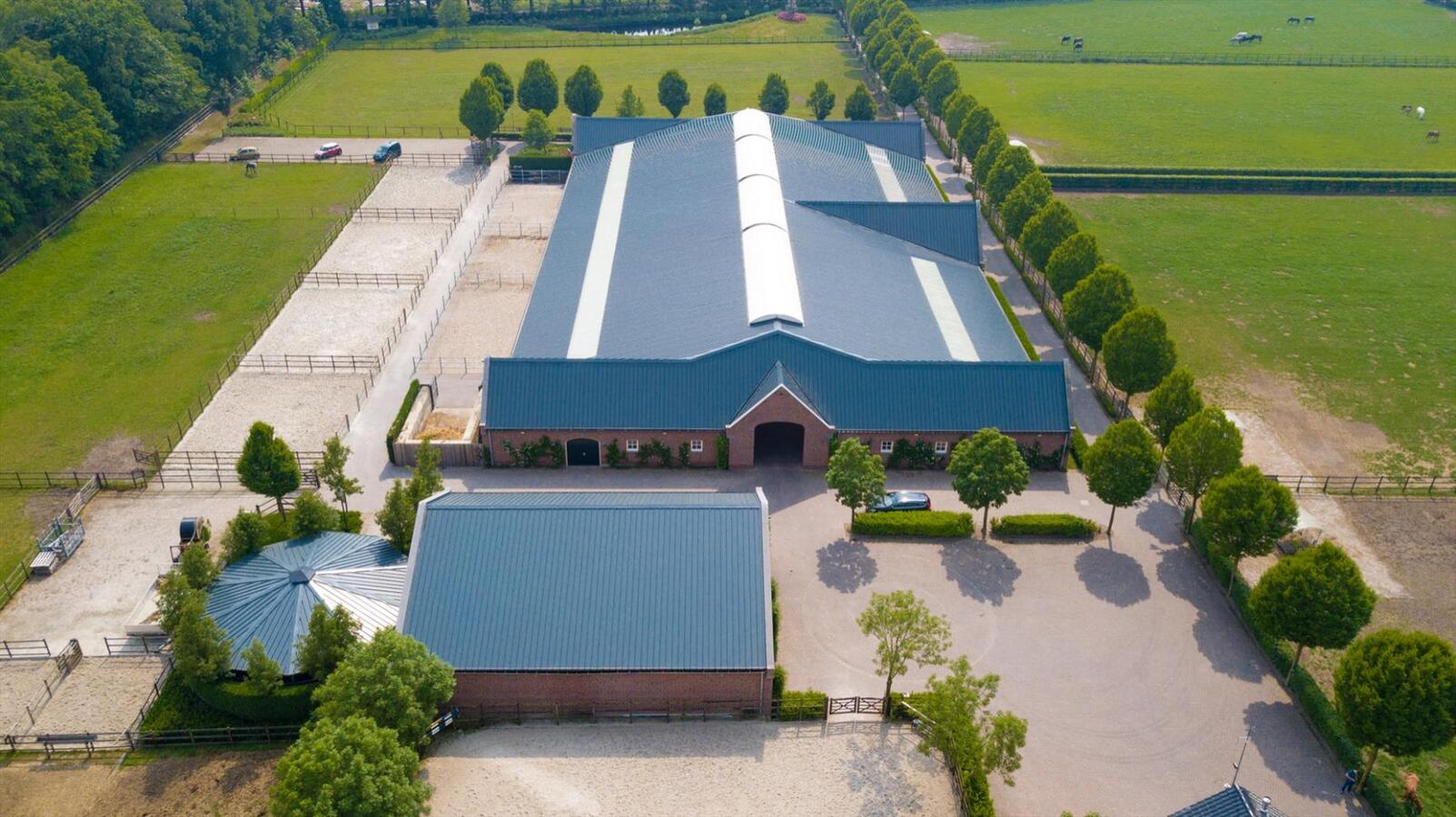 Unieke professionele hippische accommodatie op ca. 9ha te Nuenen (NL) 