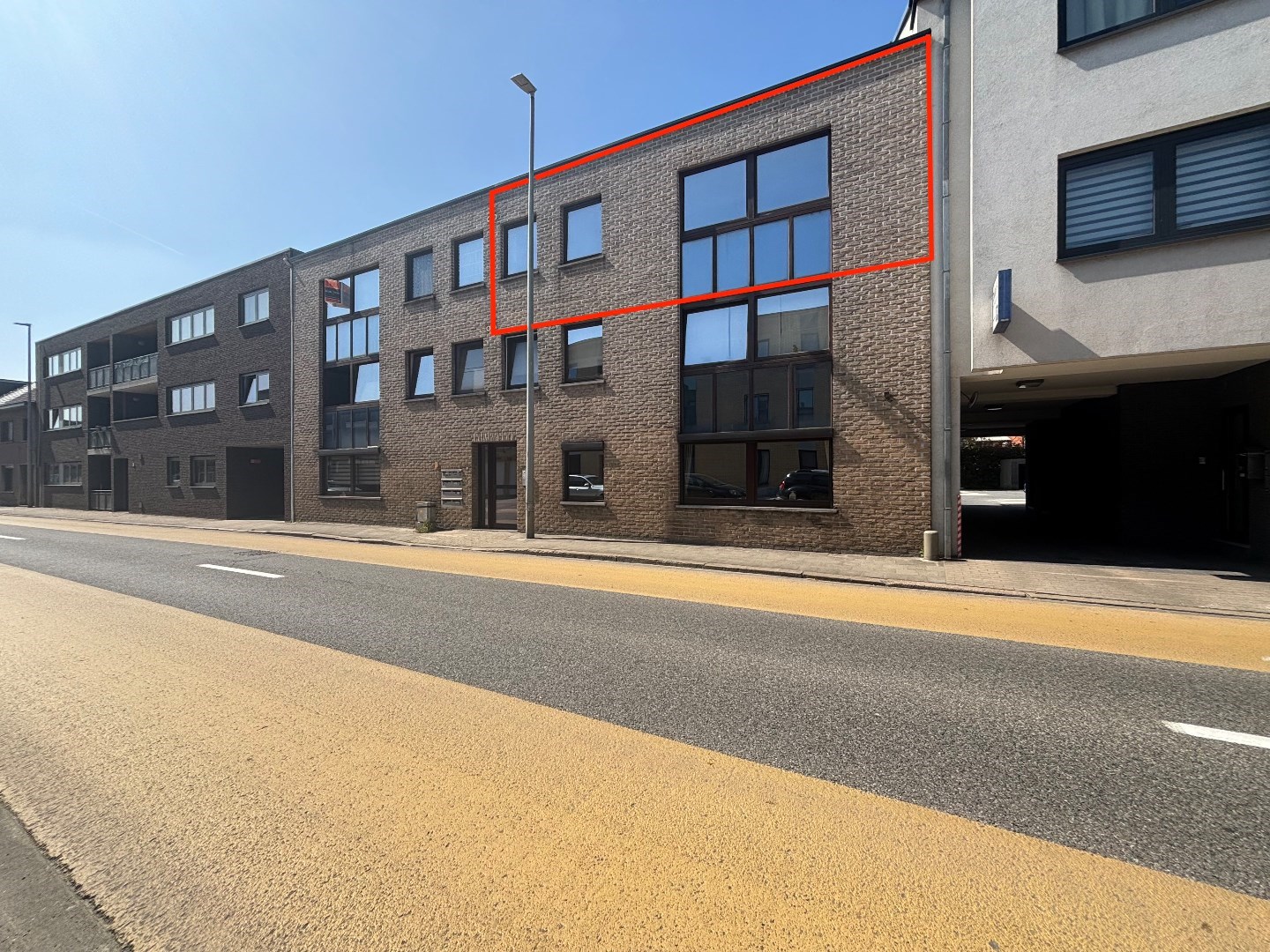Instapklaar en energiezuinig appartement met 2 slpk. en garage nabij centrum Mol 