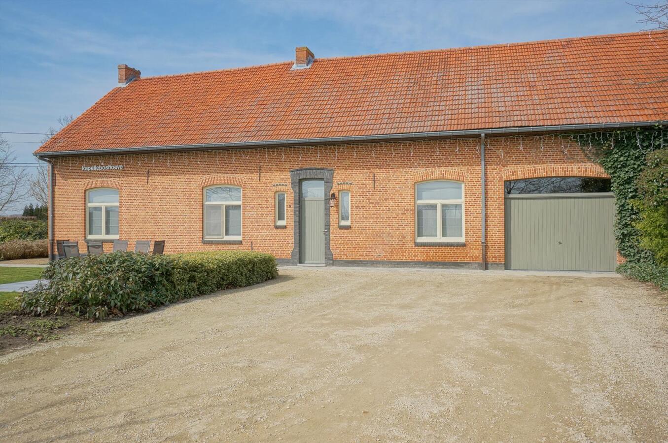 Gerenoveerde hoeve met stallingen op ca. 5800m&#178; te Ramsel 