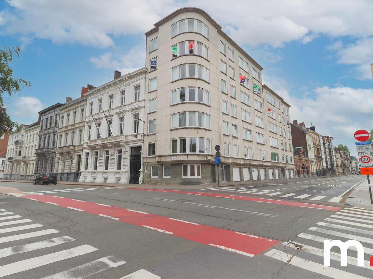 Hoekappartement met 4 slaapkamers op wandelafstand van centrum Kortrijk 