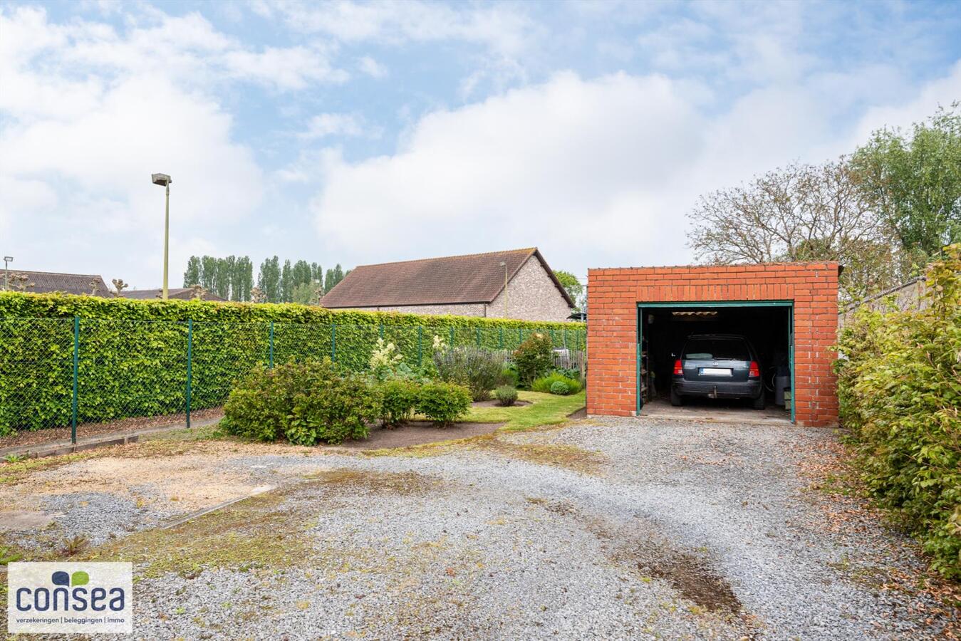 woning op groot perceel vlakbij het centrum van Maldegem 