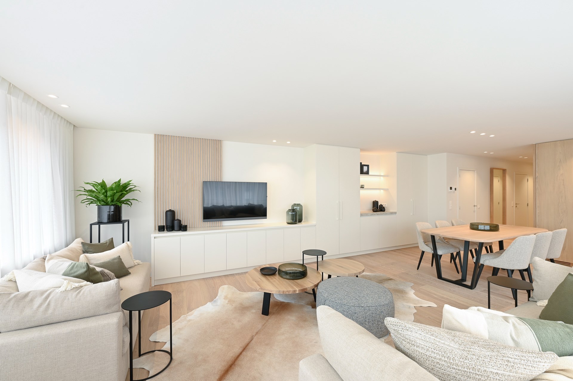 Magnifique appartement d&#39;angle avec 3 chambres &#224; coucher compl&#232;tes, id&#233;alement situ&#233; au milieu de la Lippenslaan &#224; Knokke. 