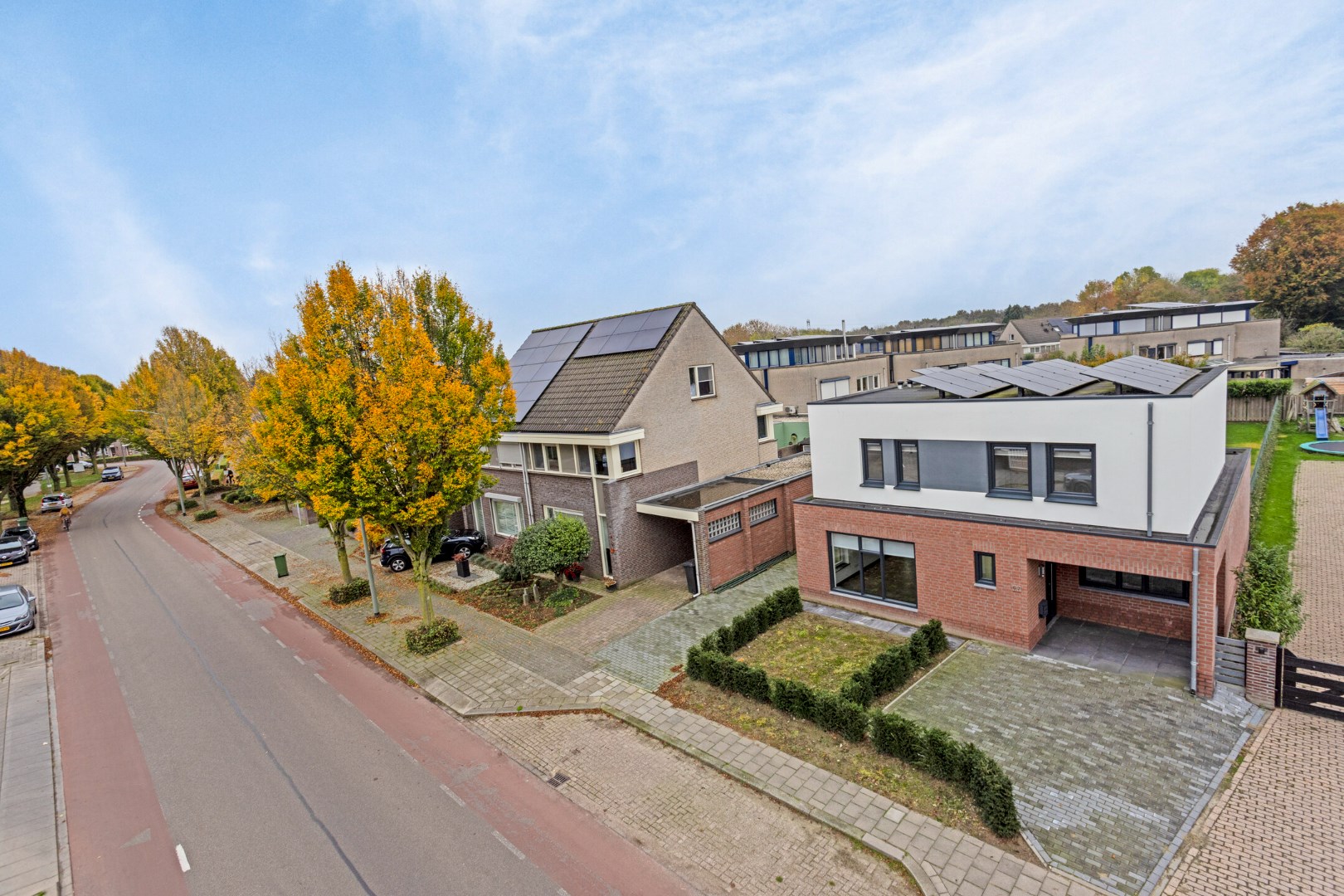 Moderne levensloopbestendige vrijstaande woning met vier slaapkamers, twee badkamers en riante tuin op een ruim perceel van 643 m2 