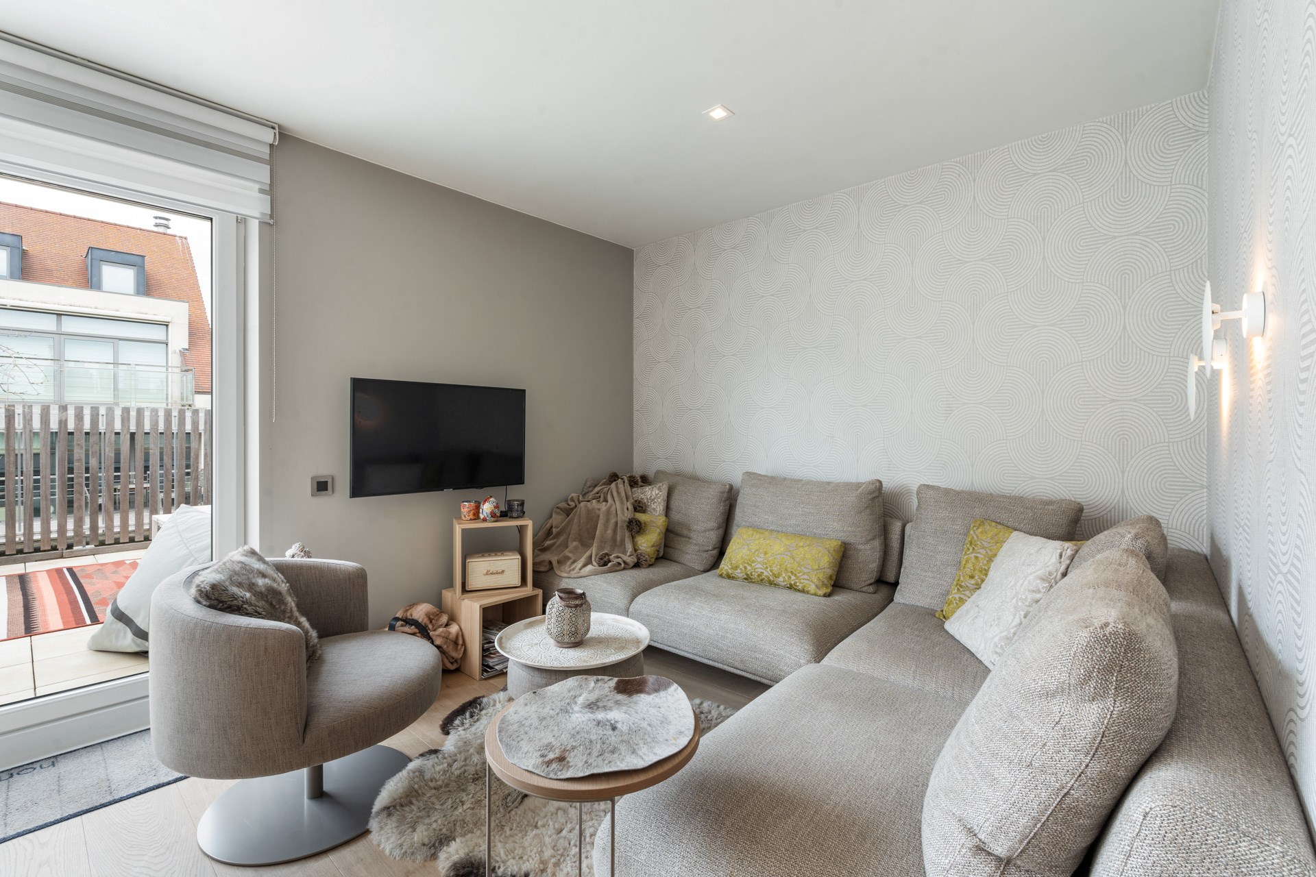Appartement PENTHOUSE de 2 chambres enti&#232;rement r&#233;nov&#233; situ&#233; sur la Kustlaan &#224; 50m &#224; pied de la digue d&#39;Albertstrand. 
