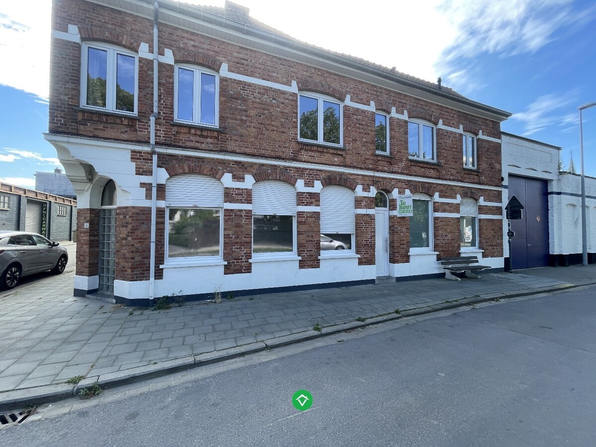 Hoekwoning met 2 slaapkamers te centrum Roeselare 