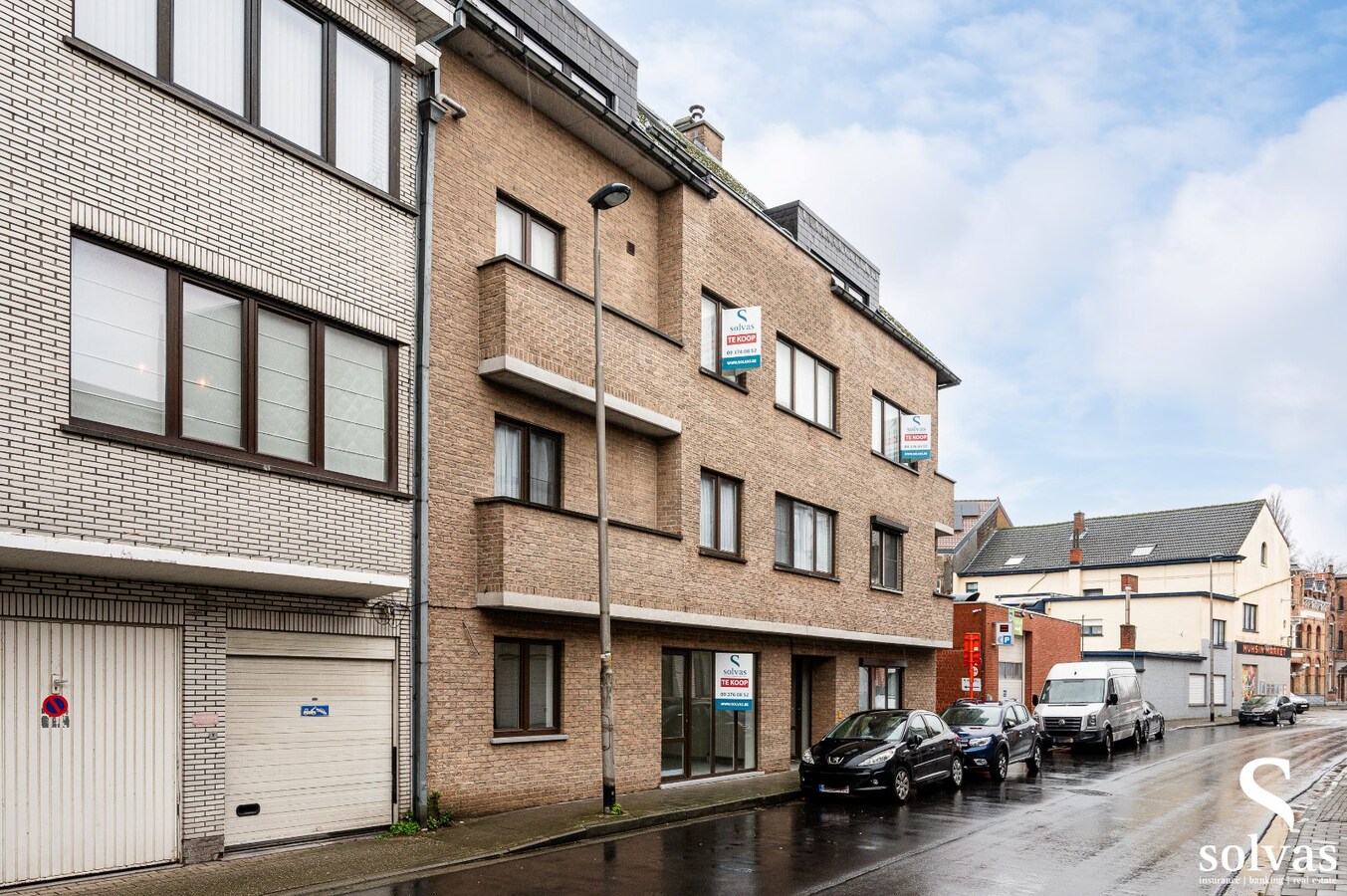 Gelijkvloers appartement met 4 slaapkamers of kantoor! 