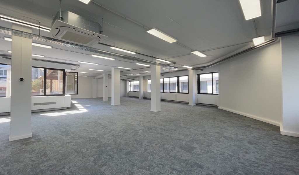 Gerenoveerde kantoren te huur in Carlton Building Antwerpen
