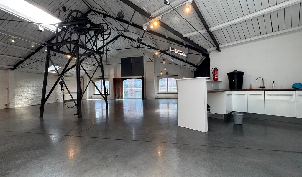 Kantoren en showrooms te huur in loftgebouw te Antwerpen