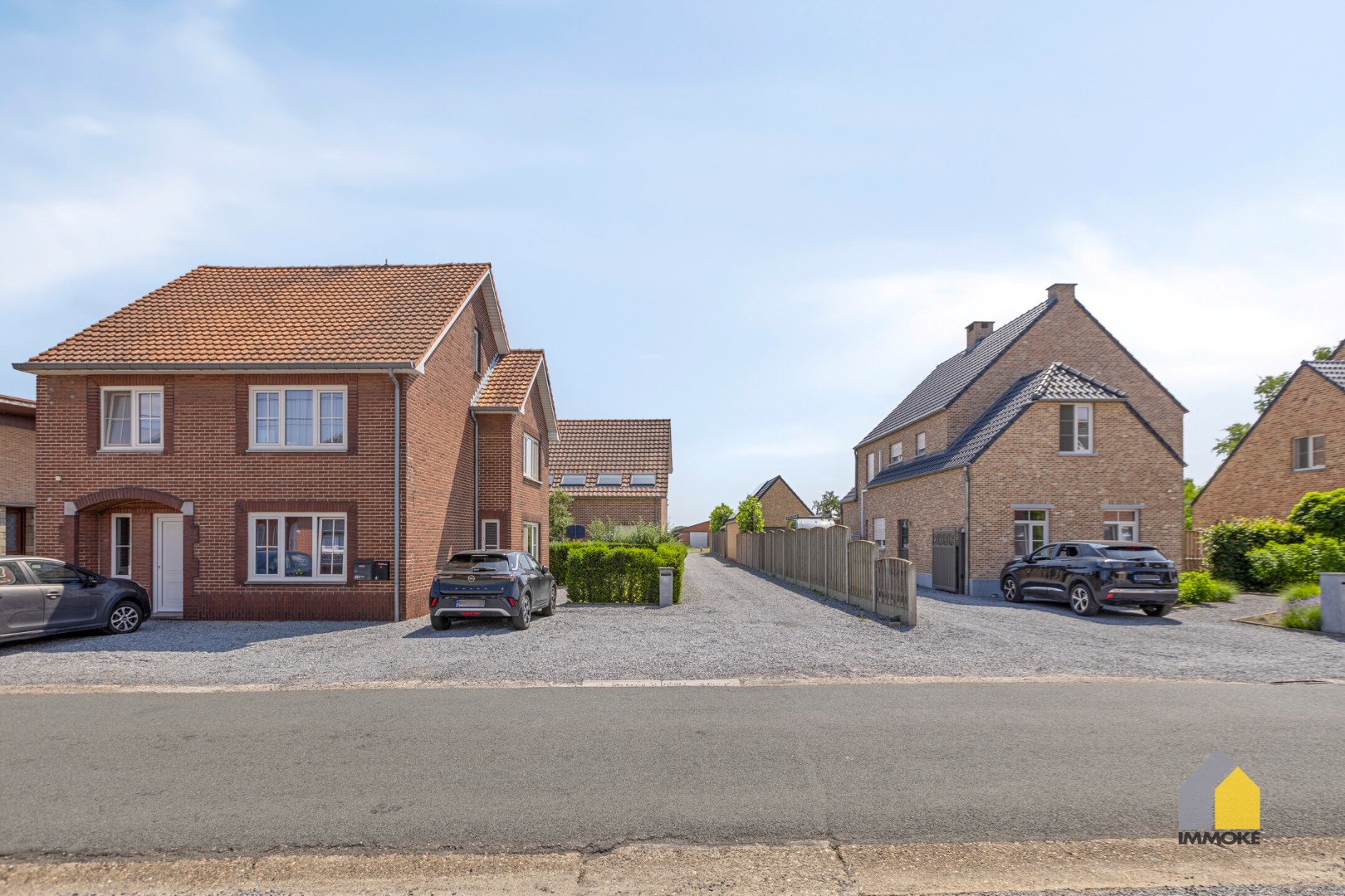 Halfvrijstaande woning met 3 slpks en grote polyvalente ruimte op perceel van 5 a 25 ca. 