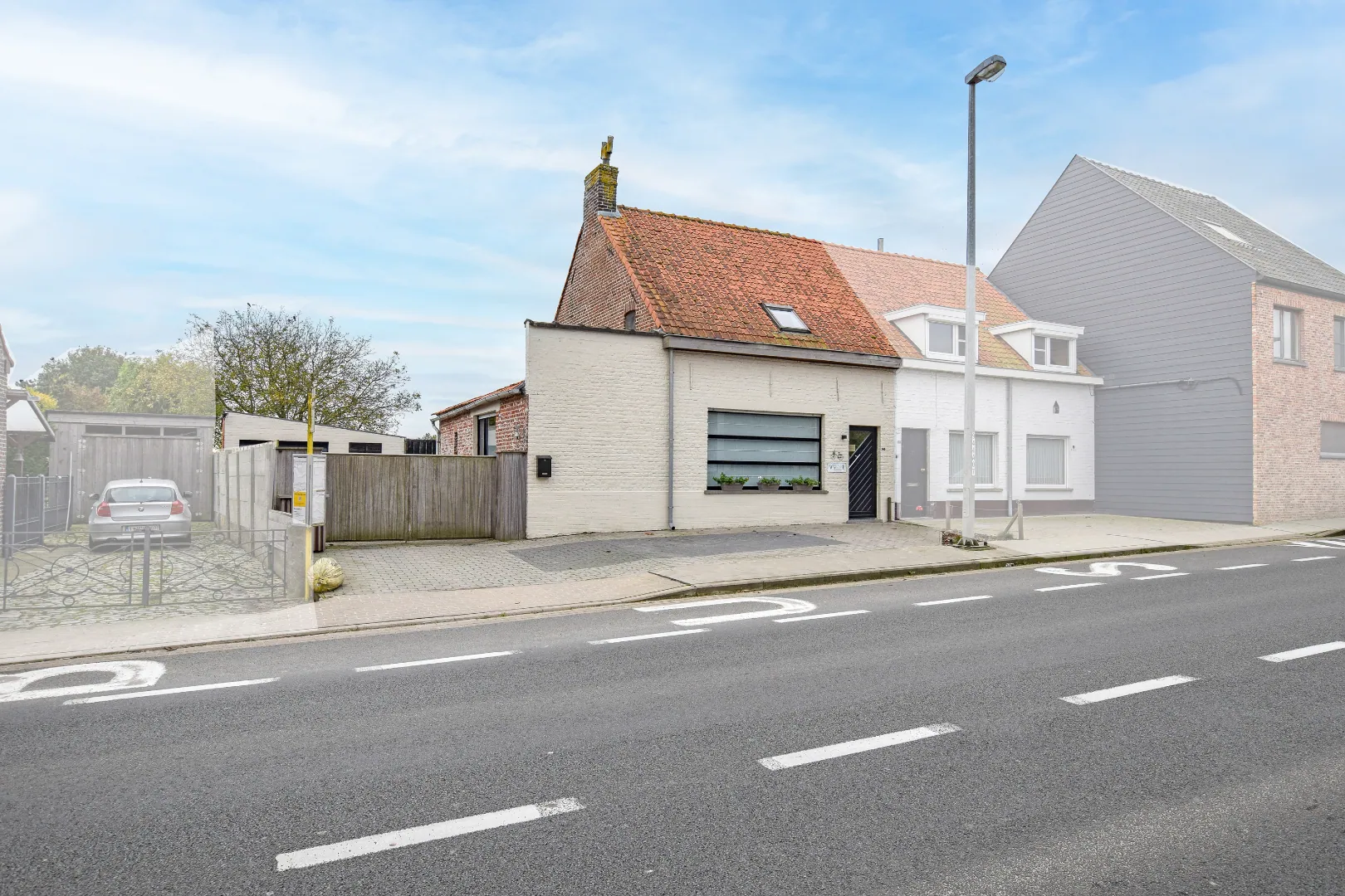 Instapklare halfopen bebouwing op 582m² met atelier/garage en prachtige verzichten te Diksmuide!