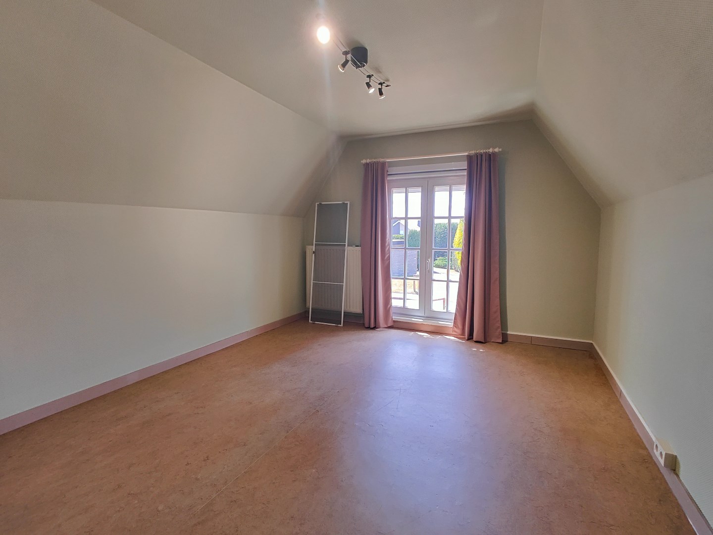 Exclusieve villa op 1.025 m&#178; met hoogwaardige afwerking 