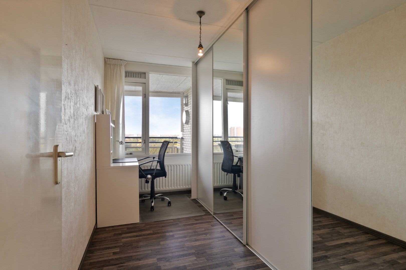 Aan het prinsenpark gelegen 3-kamer appartement met een ruim terras, eigen parkeerplaats en view naar de Skyline van Rotterdam! 