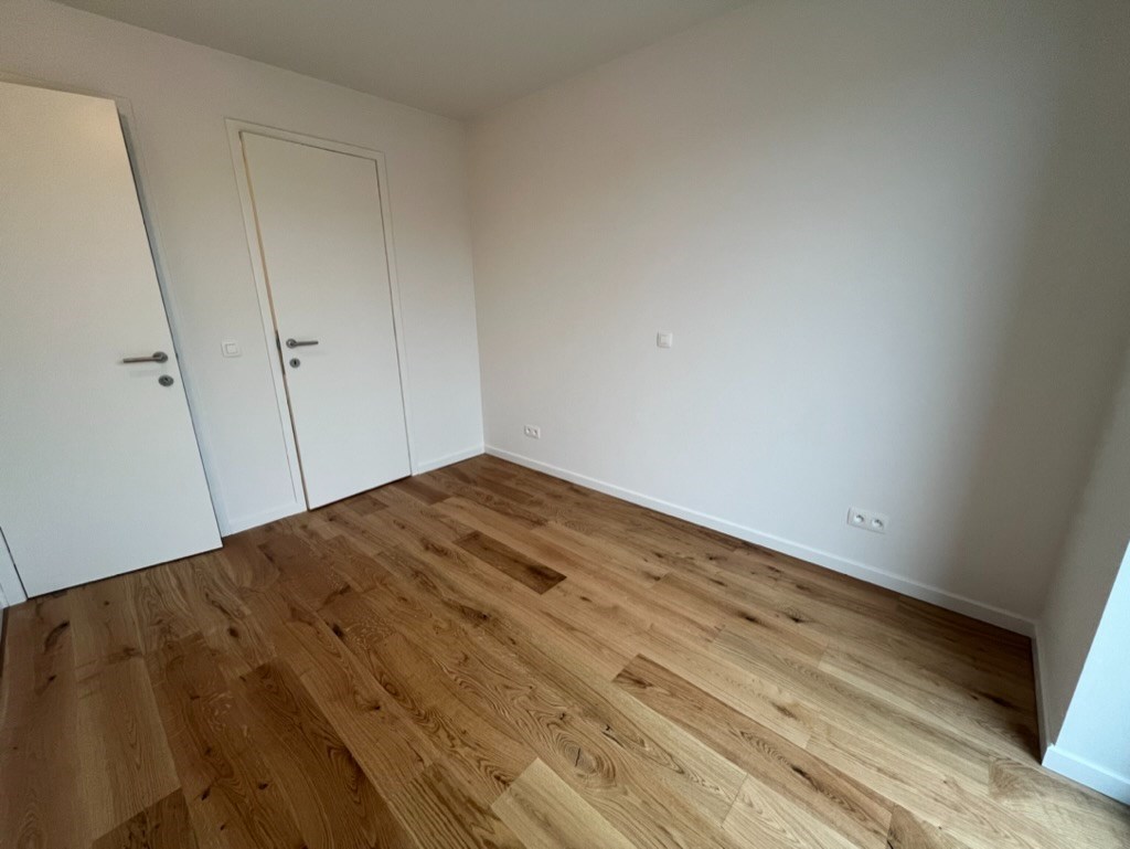 Non-meubl&#233; - Appartement neuf avec 2 chambres situ&#233; sur la Lippenslaan &#224; Knokke (enti&#232;rement peint). 