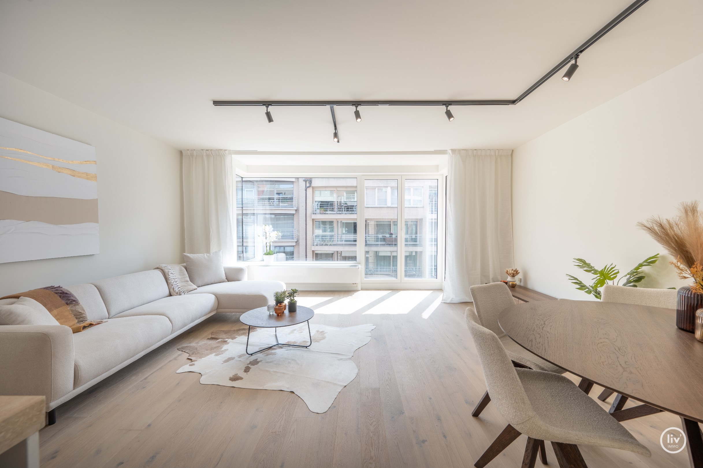 Appartement r&#233;nov&#233; avec 3 chambres situ&#233; sur l&#39;avenue Paul Parmentier &#224; Knokke, &#224; proximit&#233; de l&#39;avenue Lippens. 