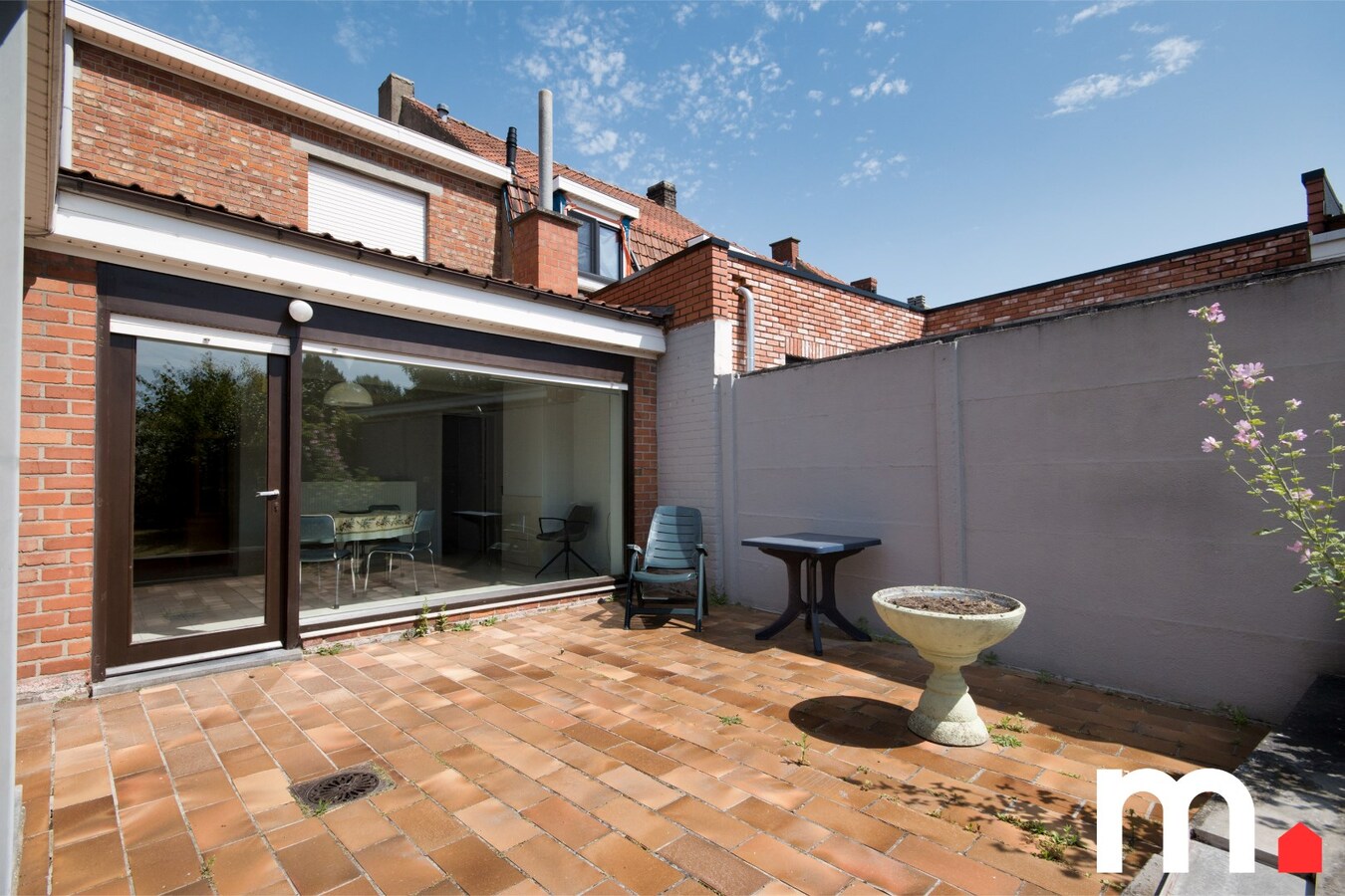 Ruime gezinswoning met grote garage, zuidgericht terras en tuin te Heule ! 