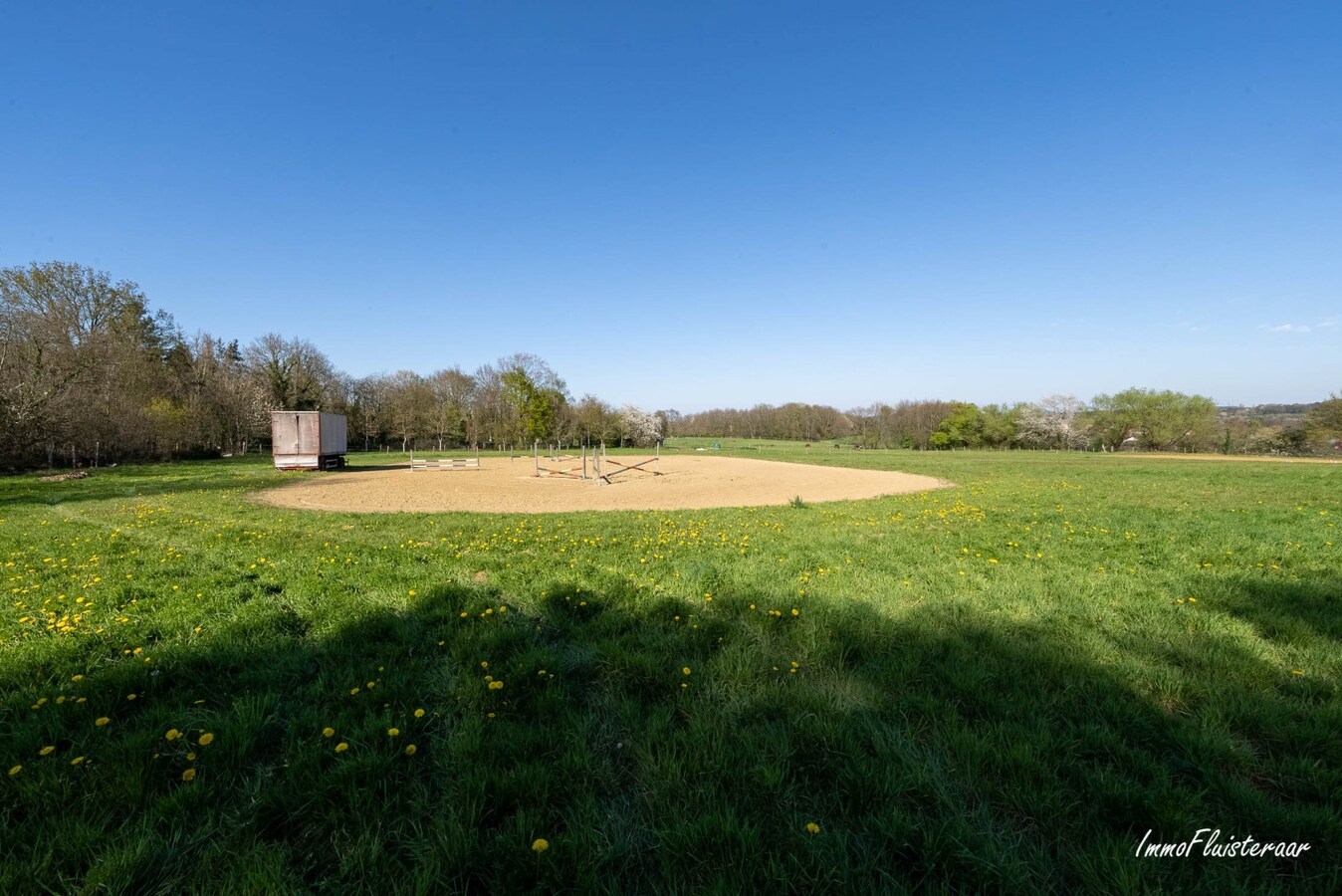 Uniek gelegen ruime vierkantshoeve op ca. 4,2 ha te Aarschot (Vlaams-Brabant) 