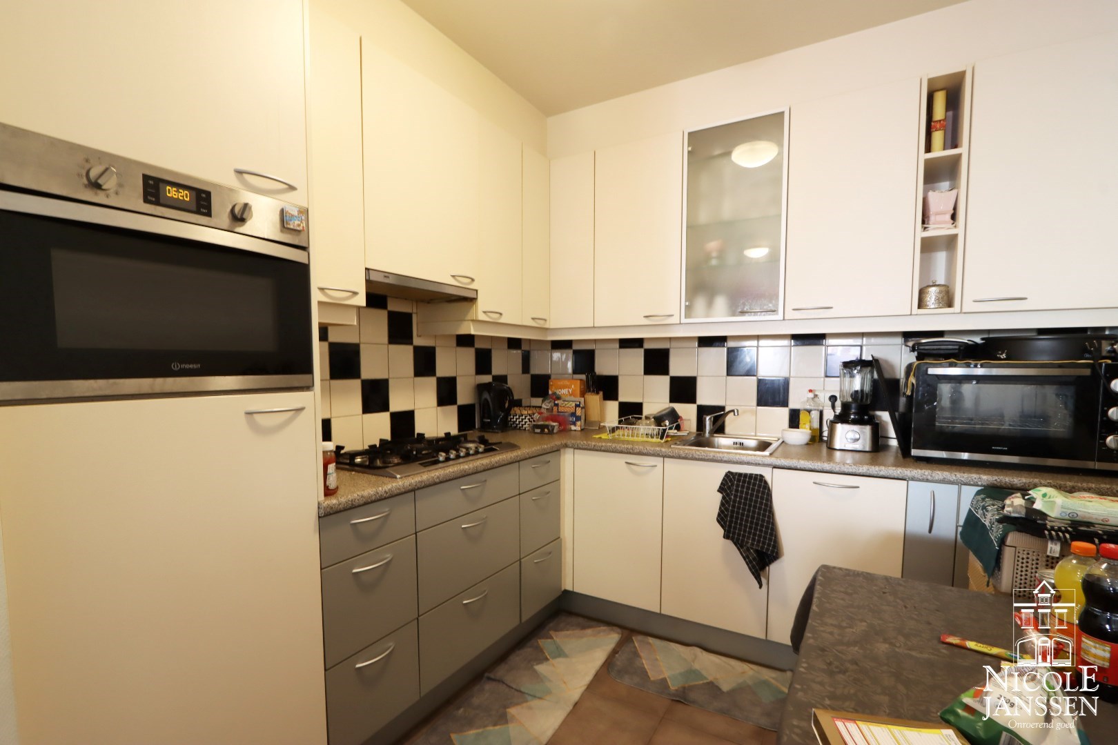 Gelijkvloers appartement met &#233;&#233;n slaapkamer en terras in het centrum van Maaseik 