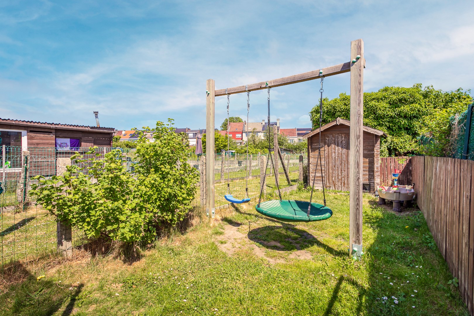 Instapklare woning met 3 slaapkamers, bureau en tuin in Halle 