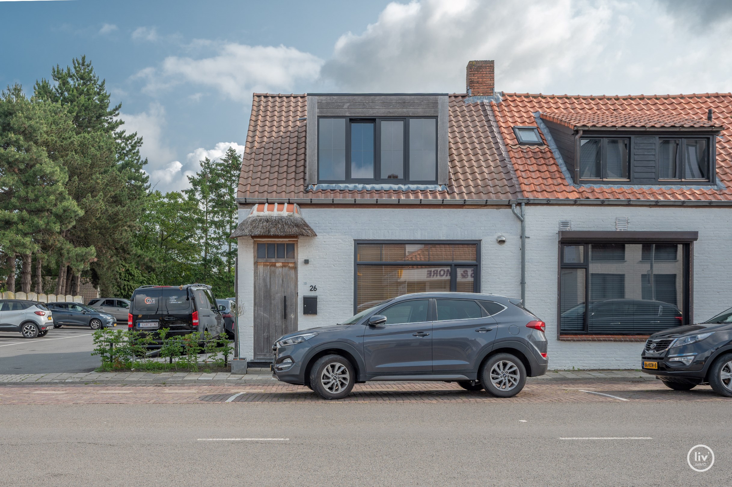 Charmante, recent gerenoveerde woning met prachtige tuin en topligging in het centrum van Sluis op enkele minuten van Knokke-Heist. 