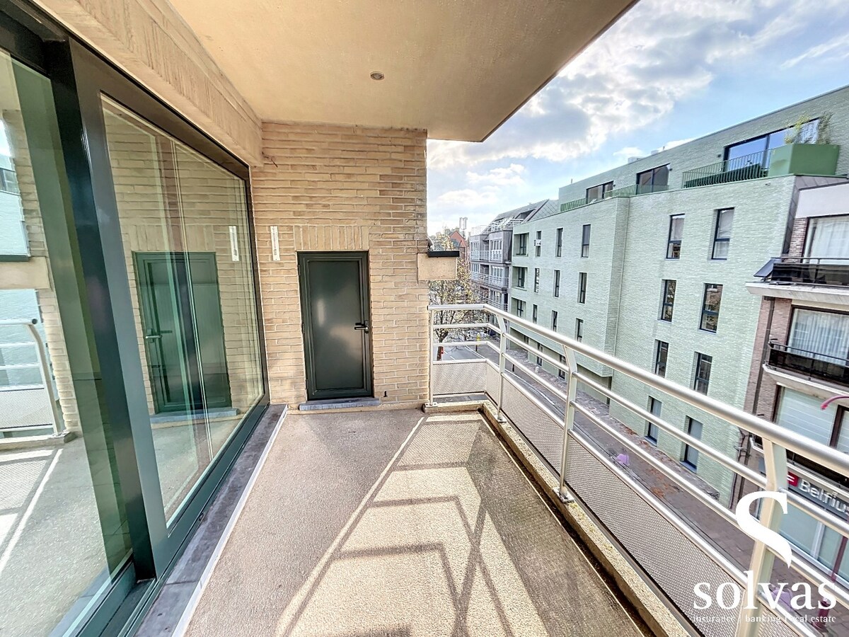 Zeer mooi appartement met ruime 2 slaapkamers en bureau te centrum Aalter 