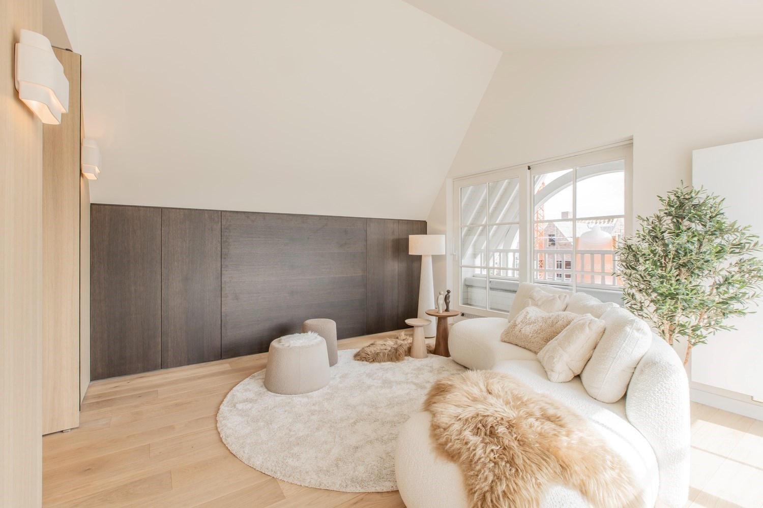 Penthouse lumineux avec agr&#233;ables terrasses ensoleill&#233;es, &#224; seulement 50m &#224; pied de la digue d&#39;Albertstrand. 