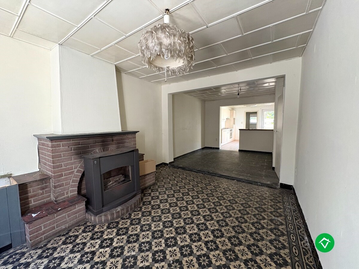 Unieke ruime eigendom op 1169 m&#178; grond met voormalige handelsruimte in centrum Koekelare 