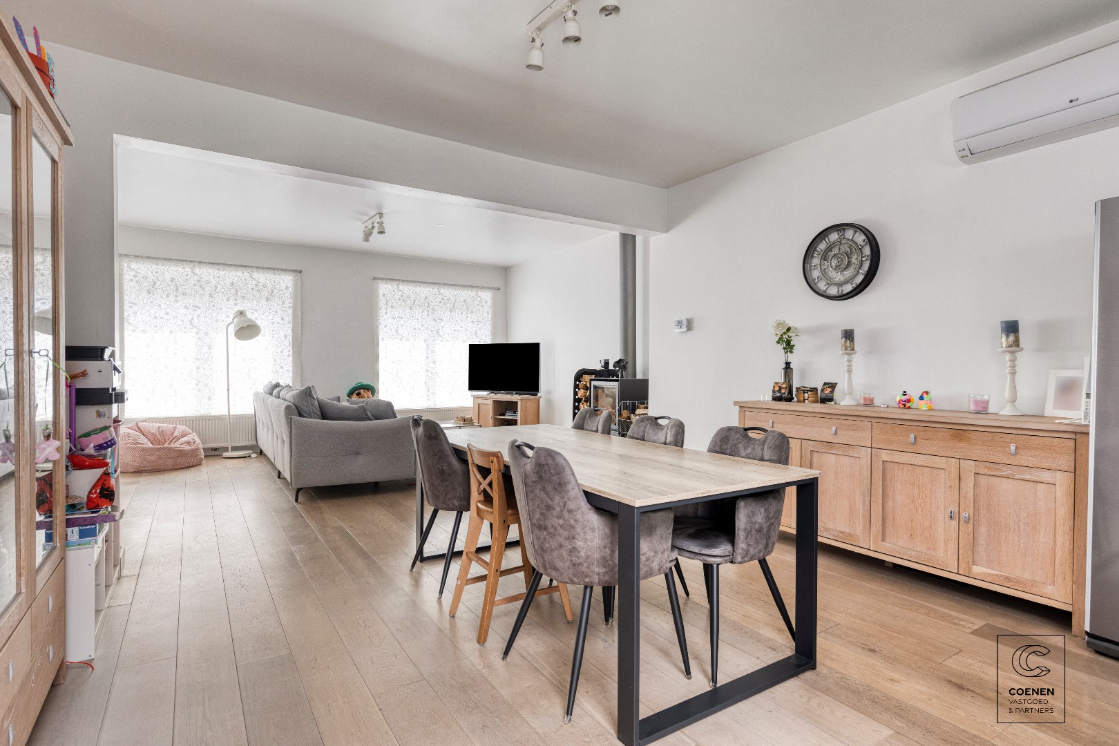 Prachtige woning van 200 m&#178; met vier slaapkamers op een uitstekende locatie te Schoten! 