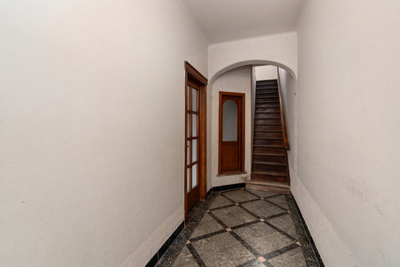 Te renoveren woning met tal van mogelijkheden 