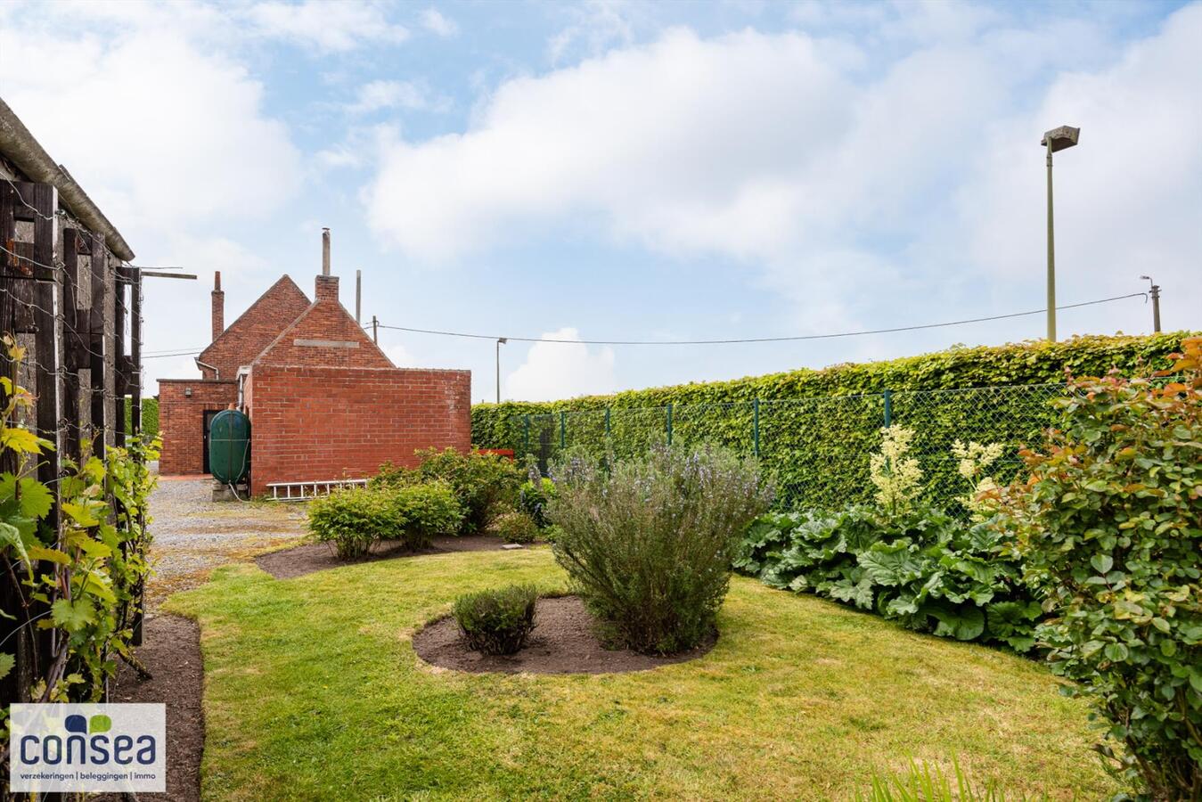 woning op groot perceel vlakbij het centrum van Maldegem 