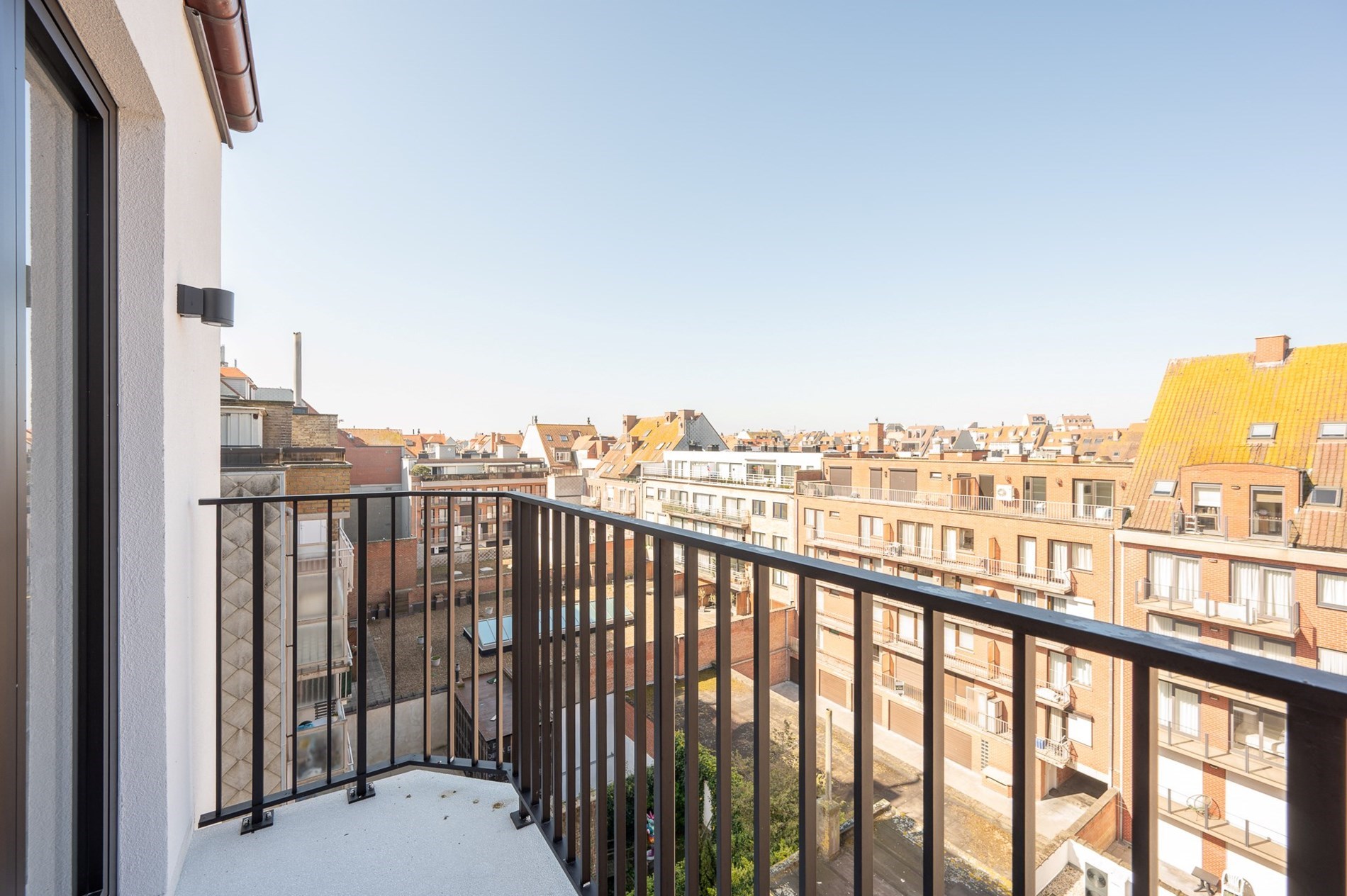 Appartement neuf enti&#232;rement fini avec des vues agr&#233;ables situ&#233; au centre de Knokke. 