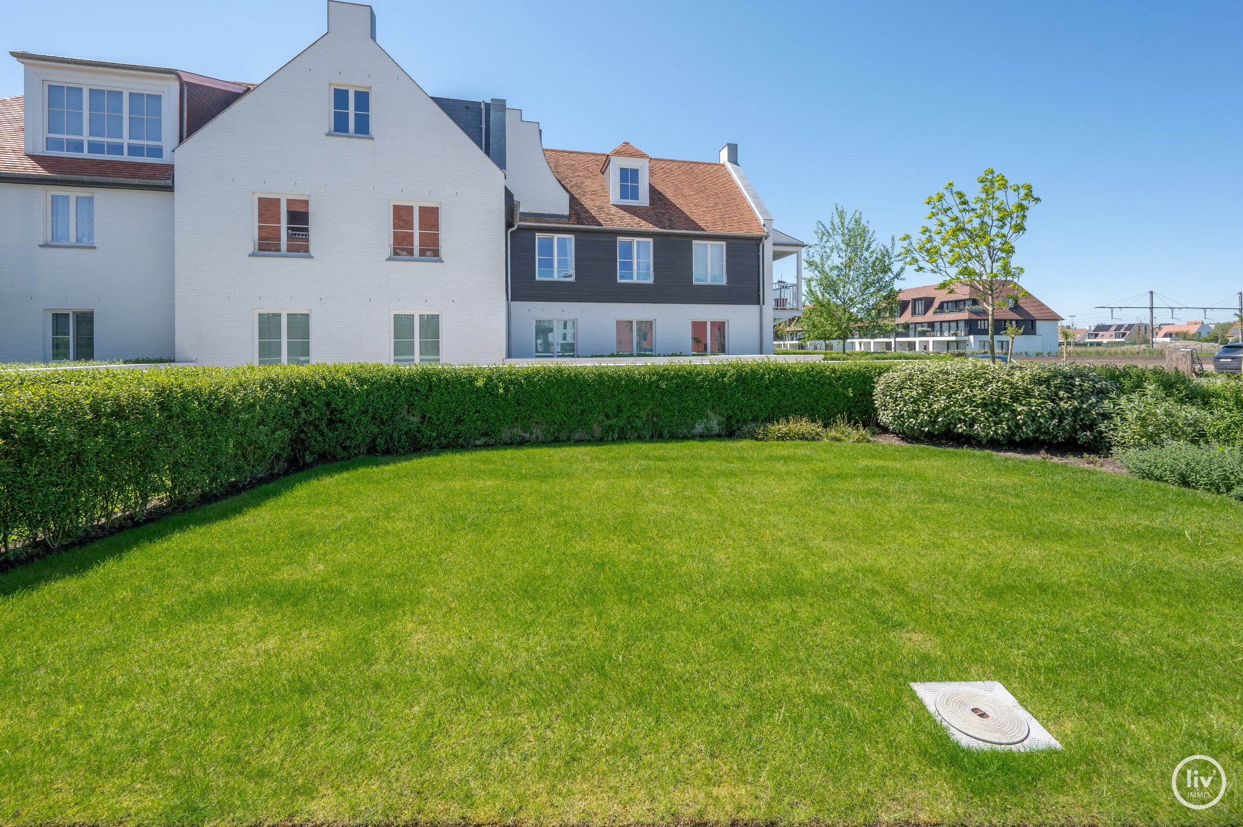 Magnifiek hoekappartement met een zon-geori&#235;nteerde tuin van 150 m&#178; in Duinenwater. Het appartement werd zeer fijn afgewerkt met hoogstaande materialen en is voorzien van alle comfort. 