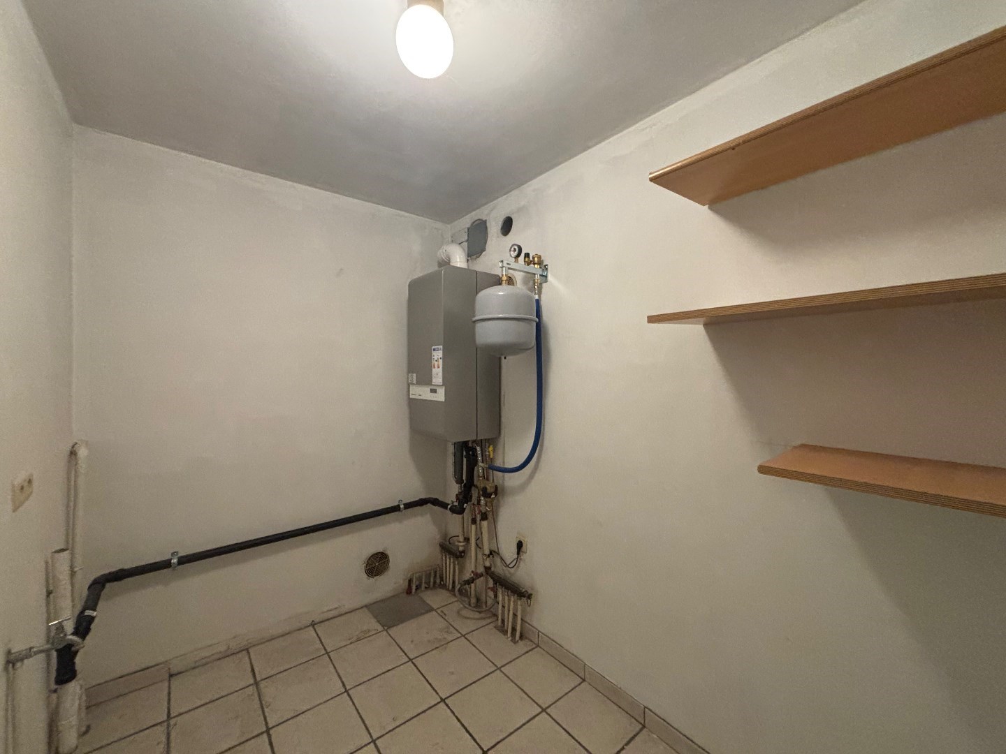 Instapklaar en energiezuinig appartement met 2 slpk. en garage nabij centrum Mol 