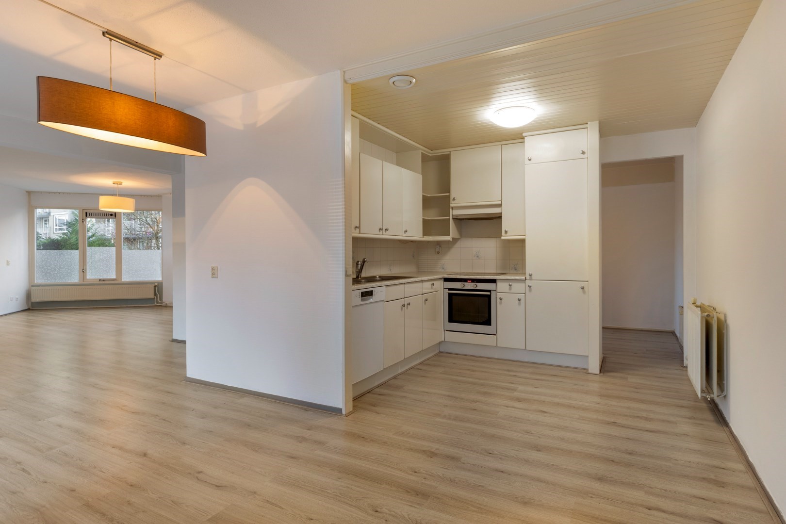 Royale hoek-eengezinswoning met 155 m&#178; wooncomfort en 5 kamers, riante tuin en dakterras. 
