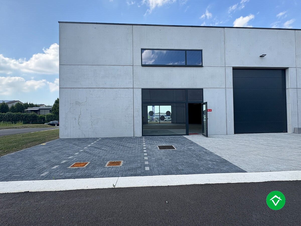 Loods te koop – 229 m&#178; met 3 parkeerplaatsen inbegrepen te Ichtegem 