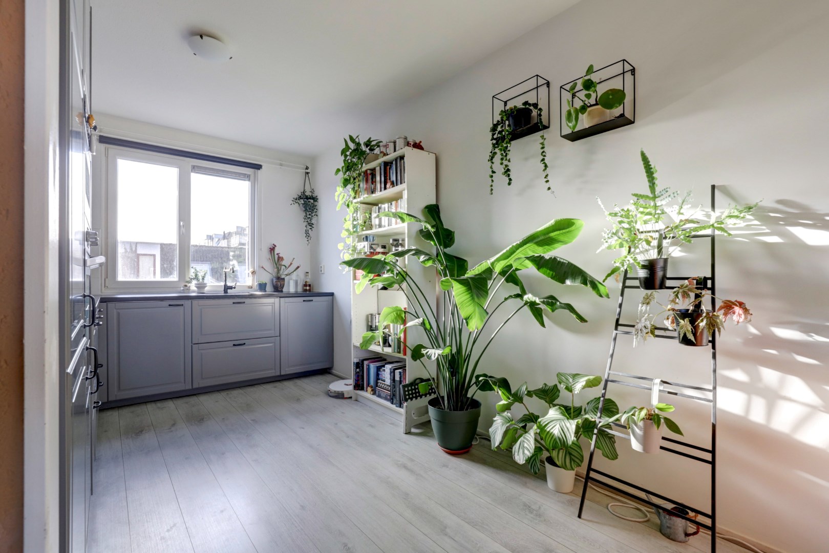 Energiezuinig en gerenoveerd (2019) 3-kamer appartement met balkon en berging op een rustige en centrale locatie! 