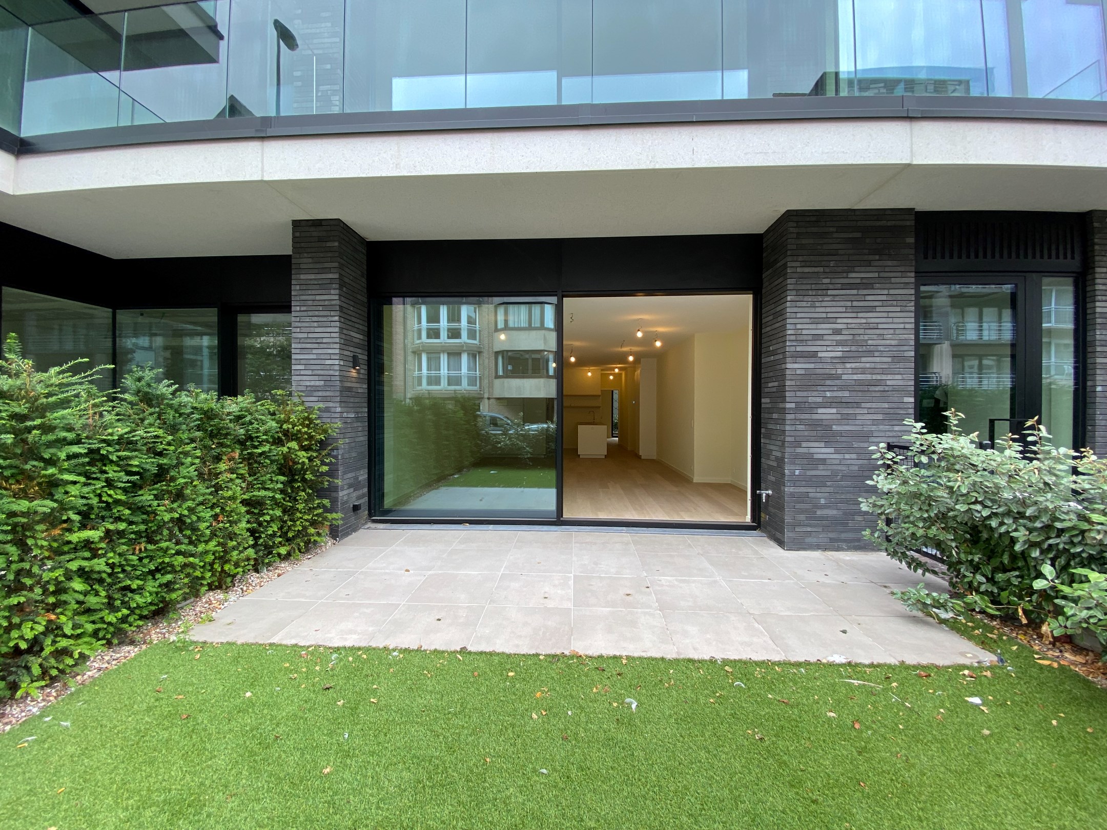 RESIDENTIE MIRAVAL - Gelijkvloers appartement met 2 slaapkamers gelegen in een nieuwbouwresidentie in de Leopoldlaan. 