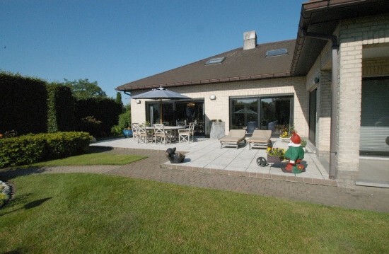 Ruime villa aangelegde tuin op ca. 3.175m&#178;te Boechout (Antw) 