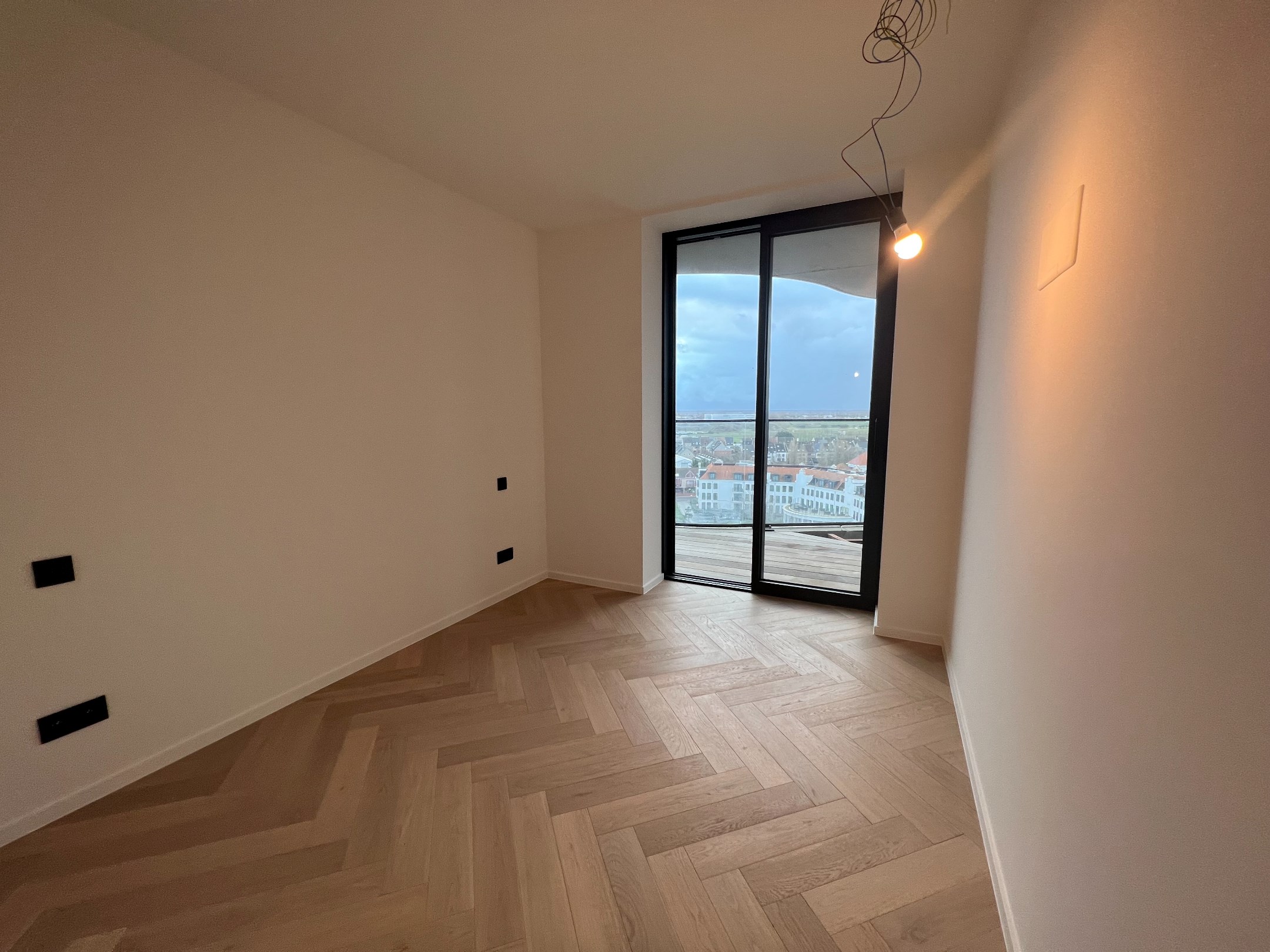 Magnifique appartement neuf fini avec soin, situ&#233; au 6&#232;me &#233;tage de The Tower &#224; Duinenwater. 