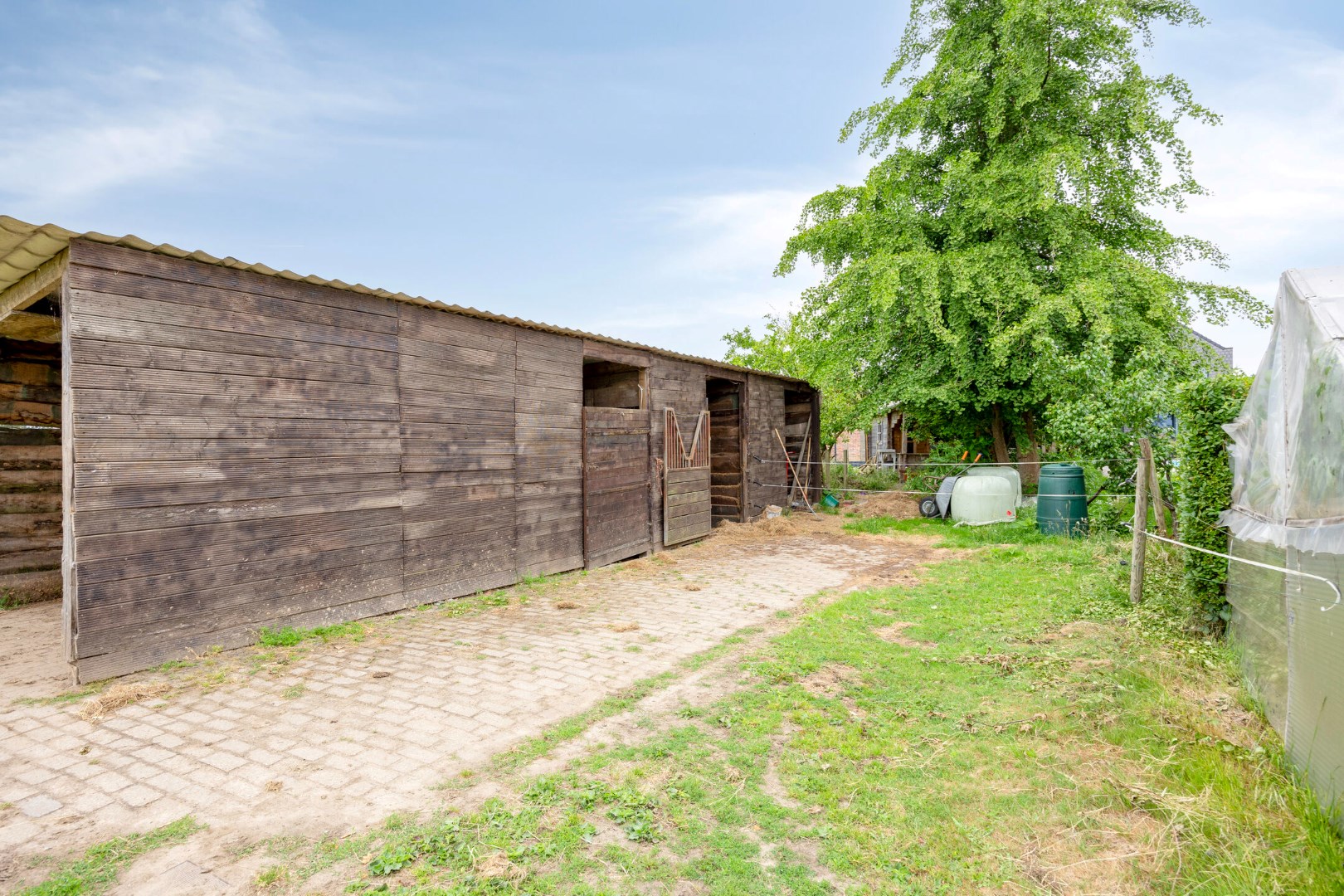 Villa met praktijkruimte op perceel van 1.817m&#178; te Geel 