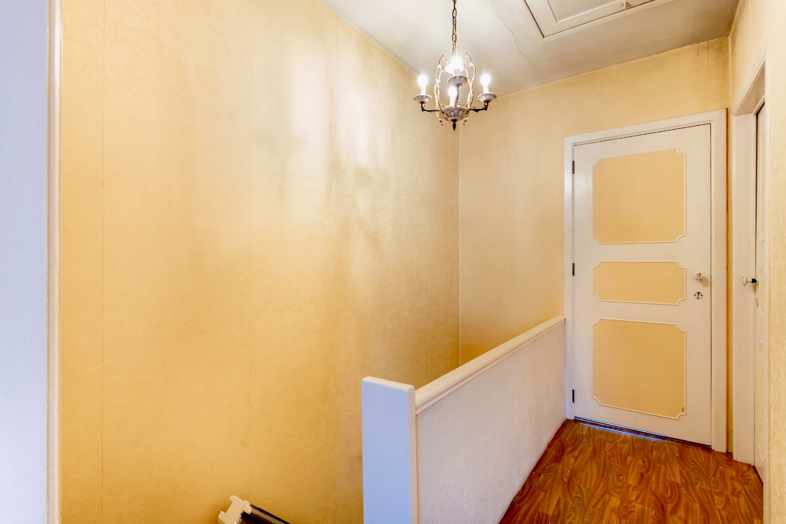 Woning met 2 (mogelijk 3) slpk. , tuin en inpandige garage 
