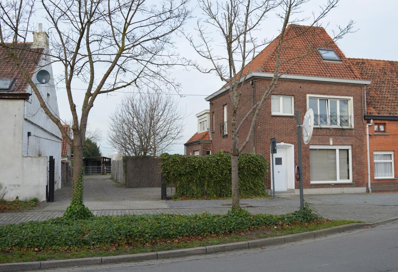 Instapklare woning met 4 stallen op 1,25ha te Desteldonk (Gent) 