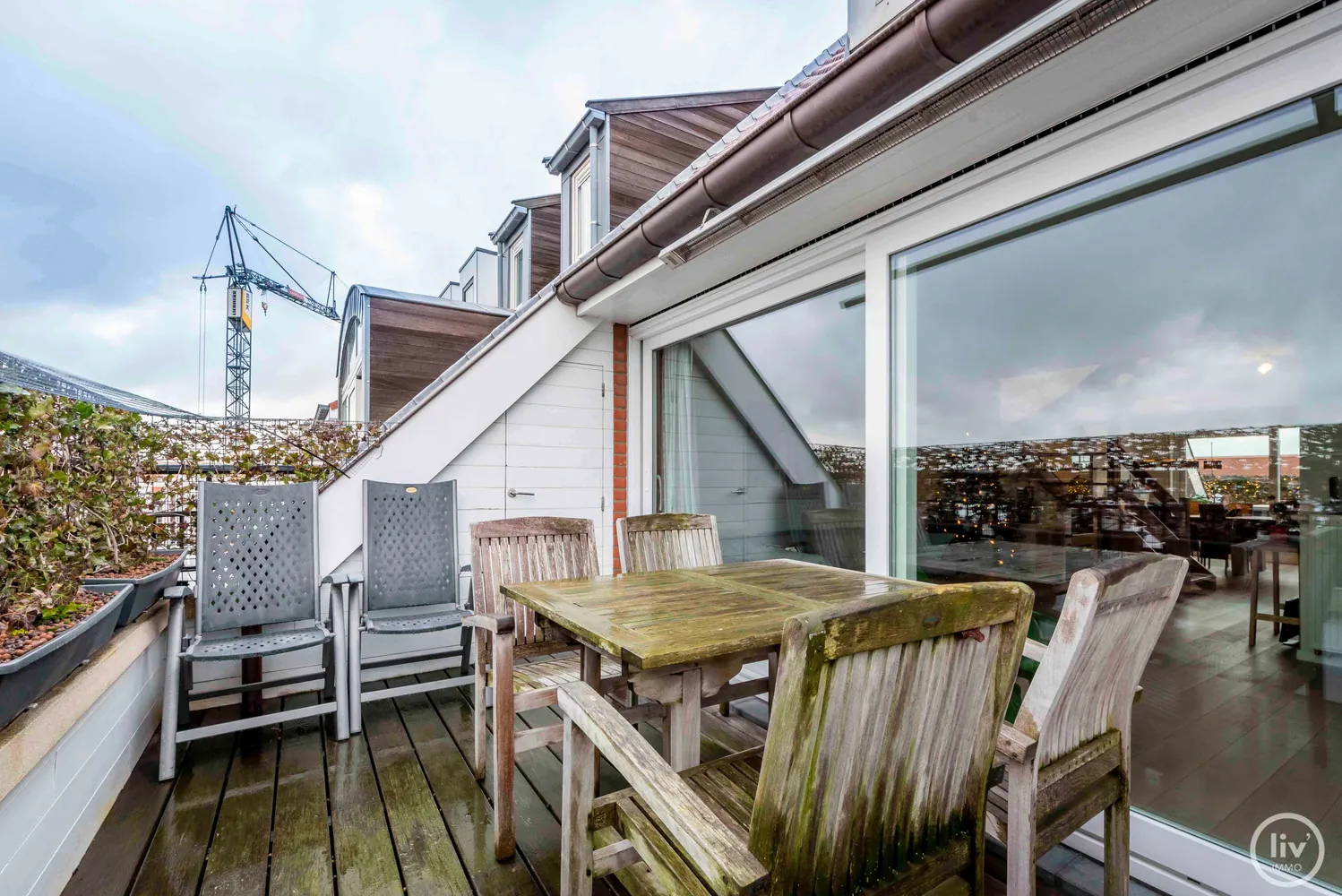 Zongericht duplexappartement  centraal gelegen op de Lippenslaan te Knokke (mogelijkheid tot aankoop van garagebox in het gebouw!)