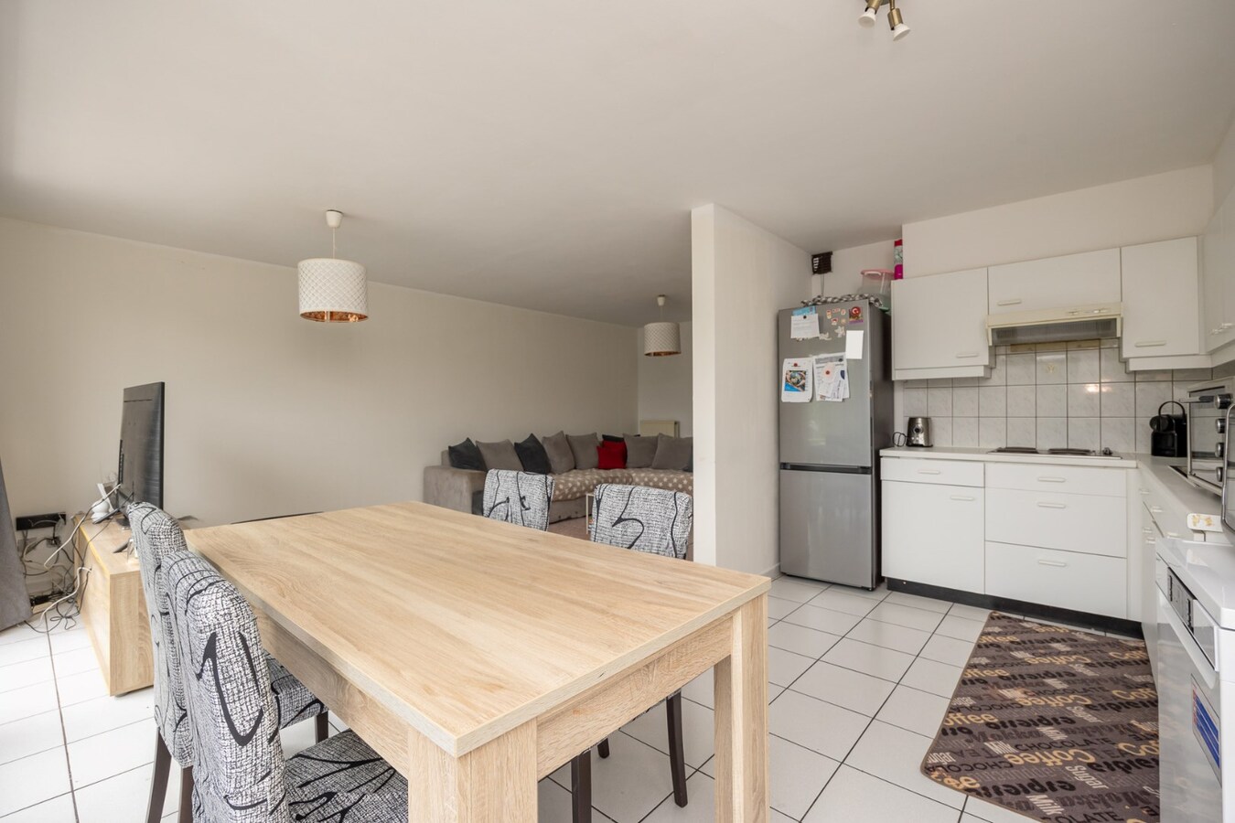 Opbrengsteigendom met 5 appartementen en 3 garages 
